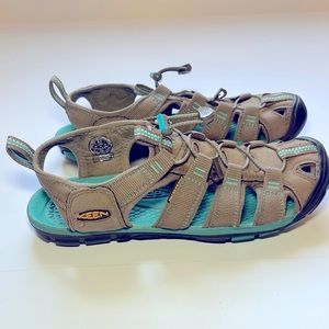 Keen Clearwater CNX Waterproof Hiking Sandals Tan/Teal Womens - Size 8.5
